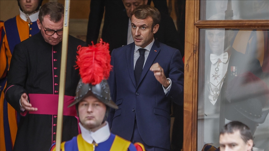 Laïcité en France : Polémique autour de la participation de Macron à la messe papale au Vélodrome