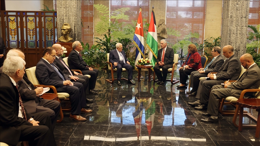 Palestinian president Abbas discusses Palestinian cause with Cuban counterpart