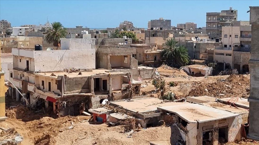 "هل أنتم أحياء".. أم تنادي أبناءها من تحت أنقاض درنة الليبية (تقرير)