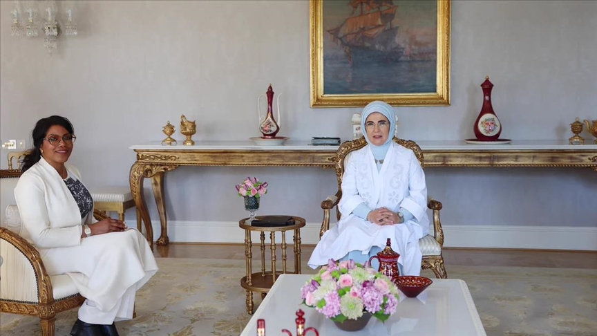 Türkiye's first lady meets Malcolm X's daughter in Türkiye