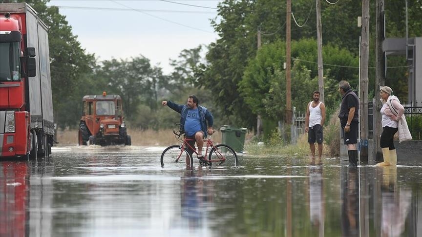 Government’s response to flood, new labor bill protested in Athens