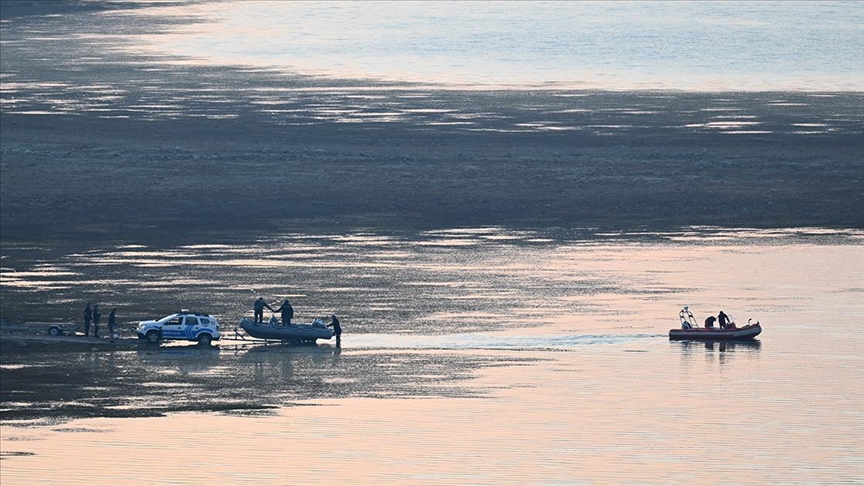 İzmir'de düşen helikopter ile 3 personelini arama kurtarma çalışmalarına ara verildi
