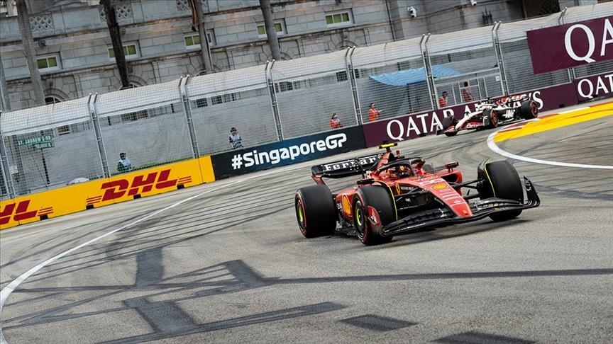 F-1: Карлос Сайнс выиграл Гран-при Сингапура