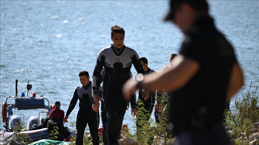 İzmir'de baraj gölüne düşen helikopterdeki 2 personelin cenazesi çıkarıldı