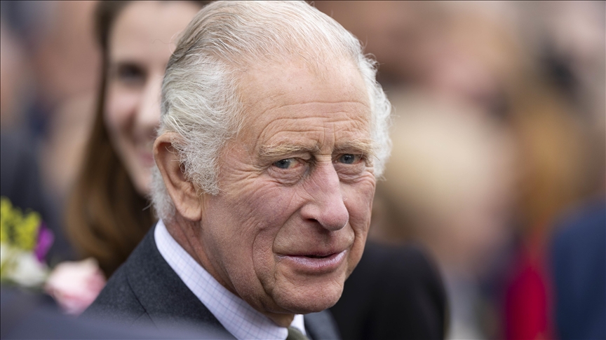 France : Le Roi Charles III accueilli à l’aéroport d’Orly par Élisabeth Borne