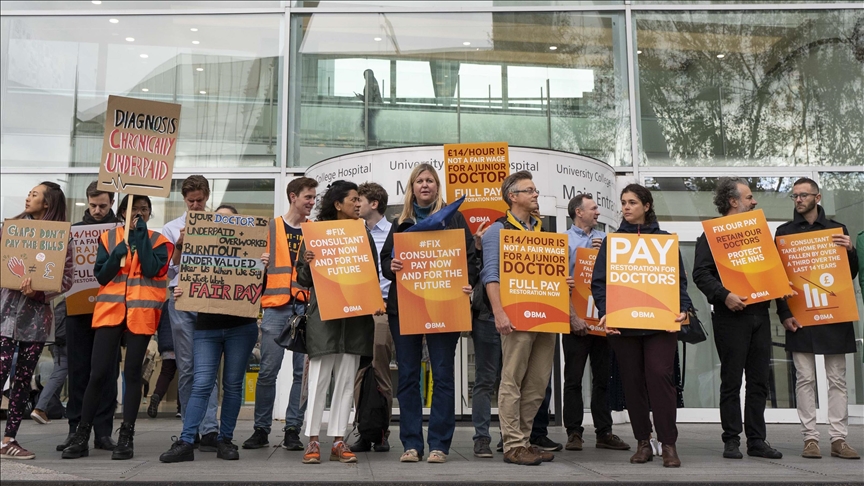 UK faces unprecedented strike action by health workers amid ongoing pay dispute
