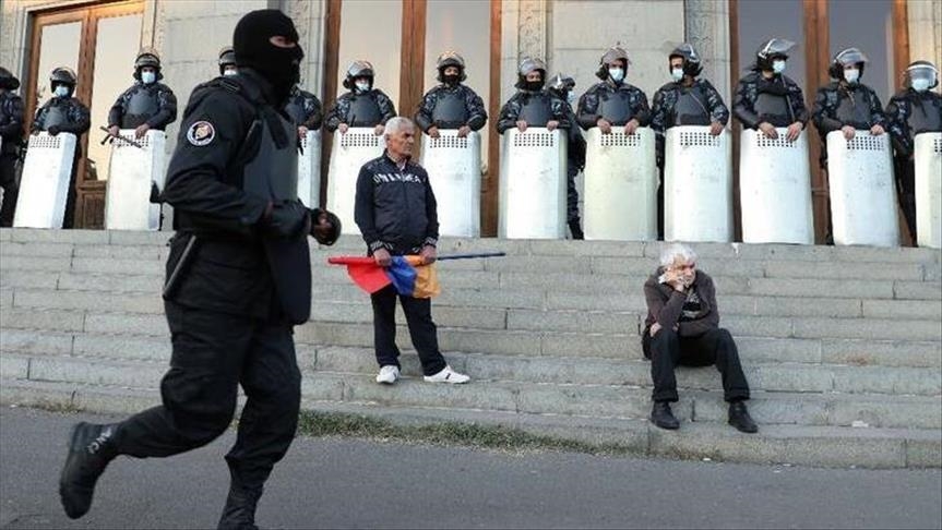 В Ереване произошли столкновения манифестантов с полицией