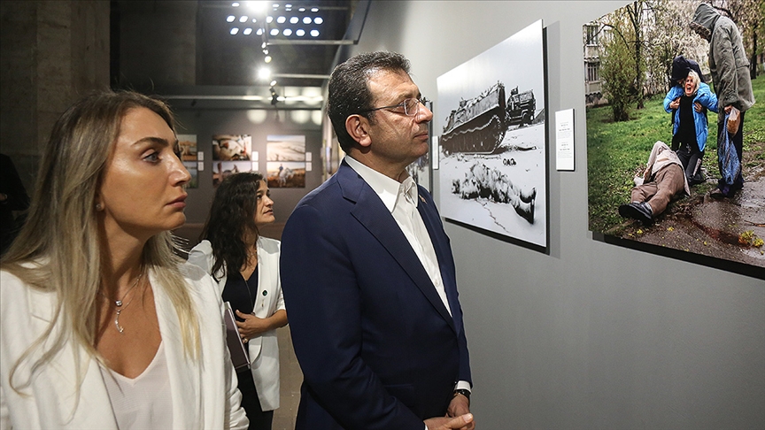 İBB Başkanı İmamoğlu'ndan Istanbul Photo Awards 2023'ün ilk sergisine ziyaret