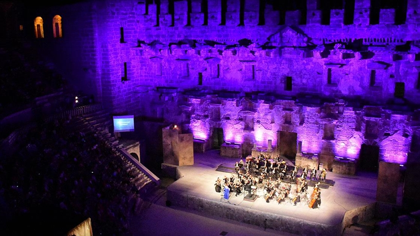 30. Uluslararası Aspendos Opera ve Bale Festivali'nin kapanışı "Gala Konser" ile yapıldı
