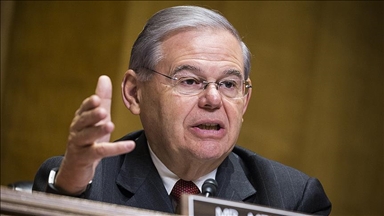 Сенатору Менендесу и его жене предъявлены обвинения в коррупции