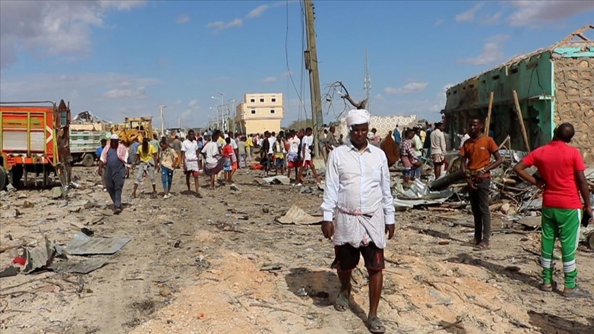 Somali'de bombalı araçla düzenlenen saldırıda en az 10 kişi hayatını  kaybetti
