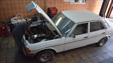 Trabzonlu usta 45 yıldır aynı marka otomobilleri tamir ediyor