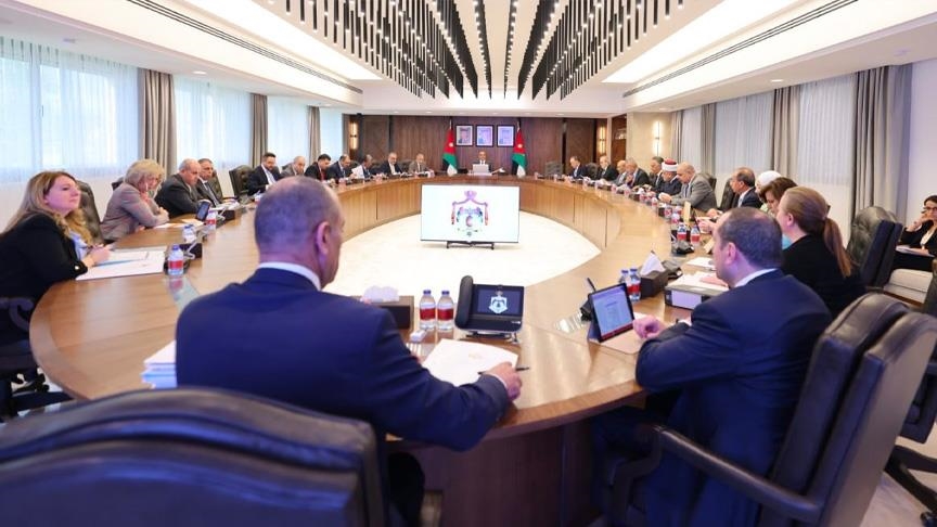 الأردن.. وزراء الحكومة يقدمون استقالاتهم للخصاونة