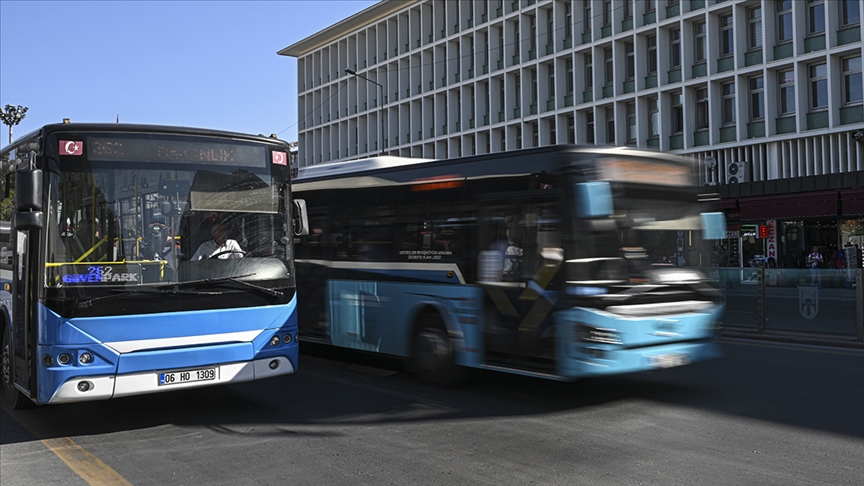 Ankara'daki halk otobüslerinde tüm ücretsiz biniş kartları bir çözüm bulunana kadar geçerli olacak