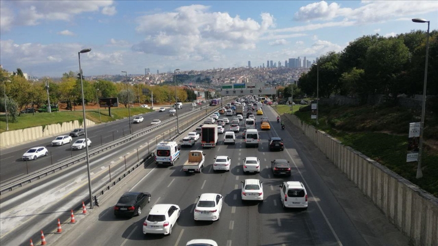 İstanbul'da haftanın ilk günü trafik yoğunluğu yaşanıyor