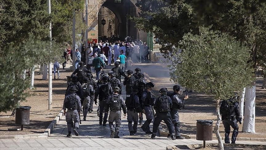 عشرات المستوطنين الإسرائيليين يقتحمون المسجد الأقصى مجددا