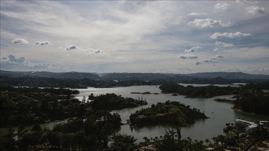 Kolombiya'nın turistik kasabası: "El Penon de Guatape"