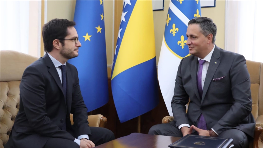 Bećirović sa ambasadorom Francuske u BiH Delmasom: Ne dozvoliti urušavanje ključnih institucija