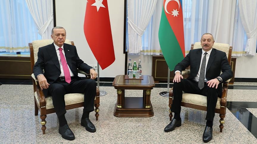 الرئيس أردوغان يصل نخجوان للقاء نظيره الأذربيجاني