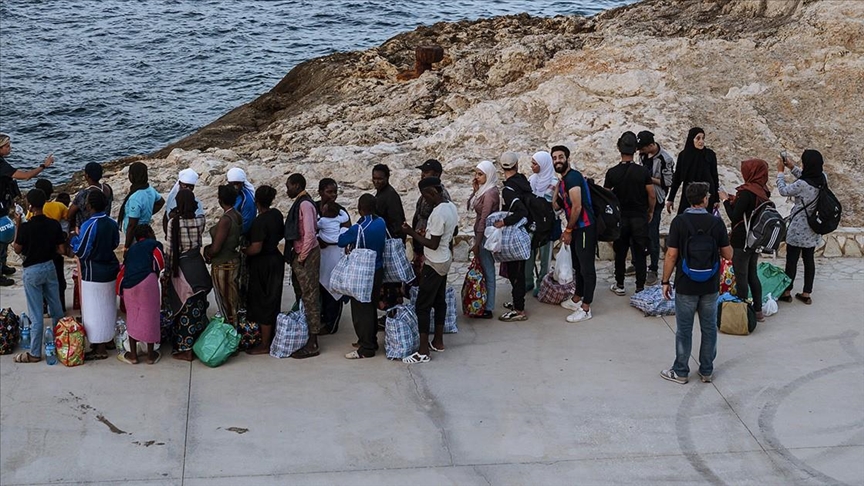 Lampedusa Migrant Island Welcomes the Unwanted Crossing the Mediterranean -  Bloomberg