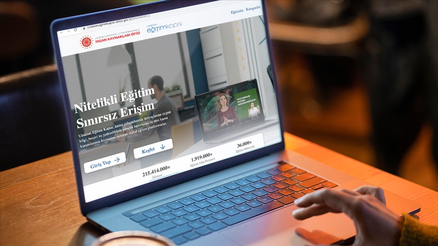 "Uzaktan Eğitim Kapısı" Azerbaycan'ın erişimine açılıyor