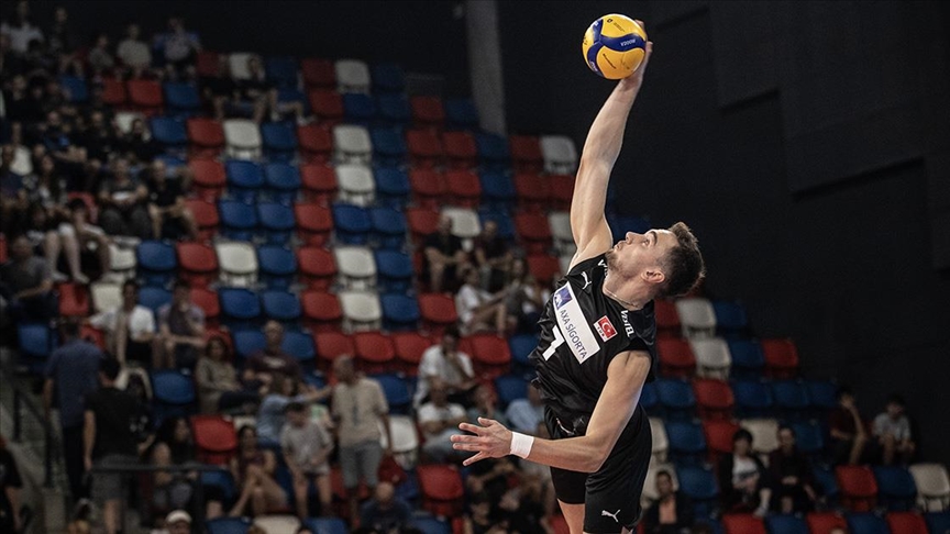 Milli voleybolcu Bedirhan Bülbül, Avrupa'da "Rüya Takım"a seçildi