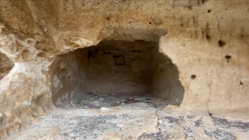 Gjenden "këpucët më të vjetra" në Evropë në një shpellë në Spanjë