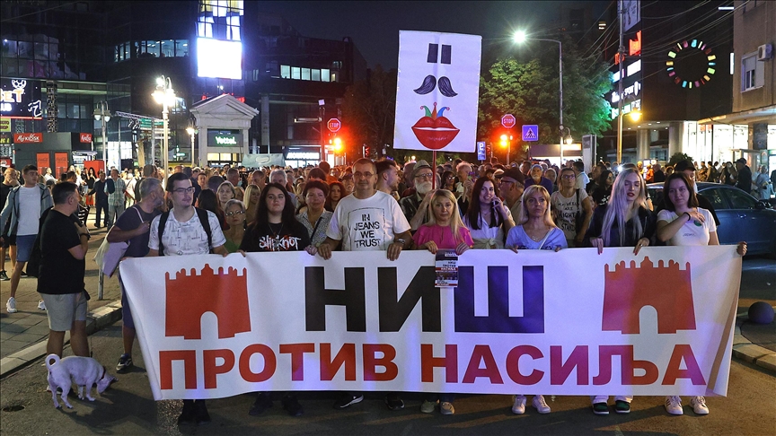 Protest "Niš protiv nasilja": Šetnje prerastaju u političku borbu za oslobađanje od naprednjačke vlasti