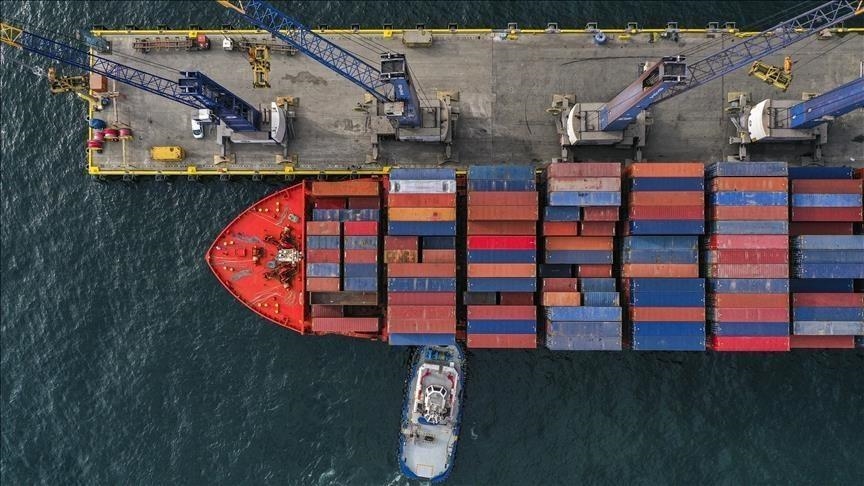 US trade deficit for goods down 7.3% in August