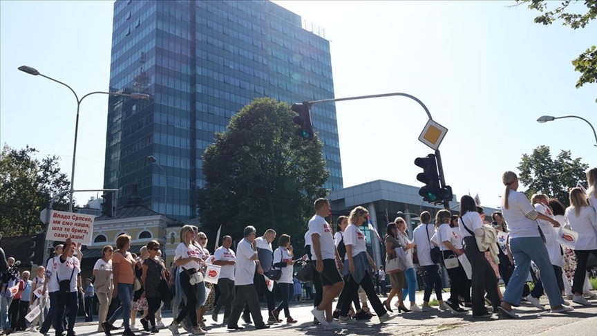 Nezadovoljni sindikalisti na ulicama Banjaluke: Povećati plate za 160 KM