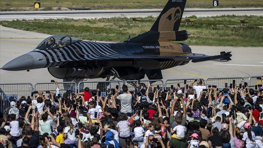 مهرجان "تكنوفيست".. عروض جوية مبهرة للطيارين الأتراك