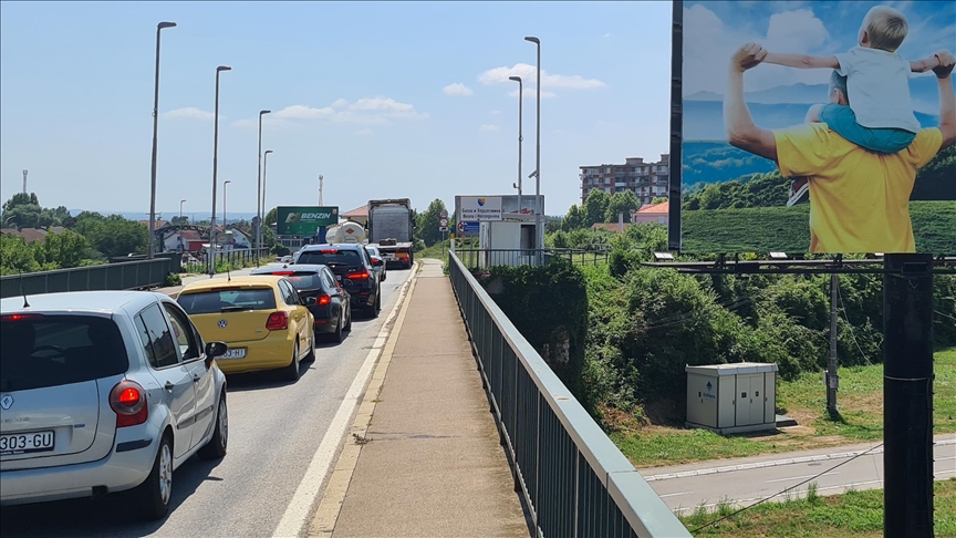 Pojačan promet na izlazu iz BiH na prelazima Gradiška i Velika Kladuša