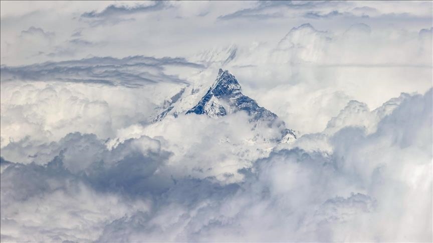 In a first, Chinese scientists summit Mount Cho Oyu