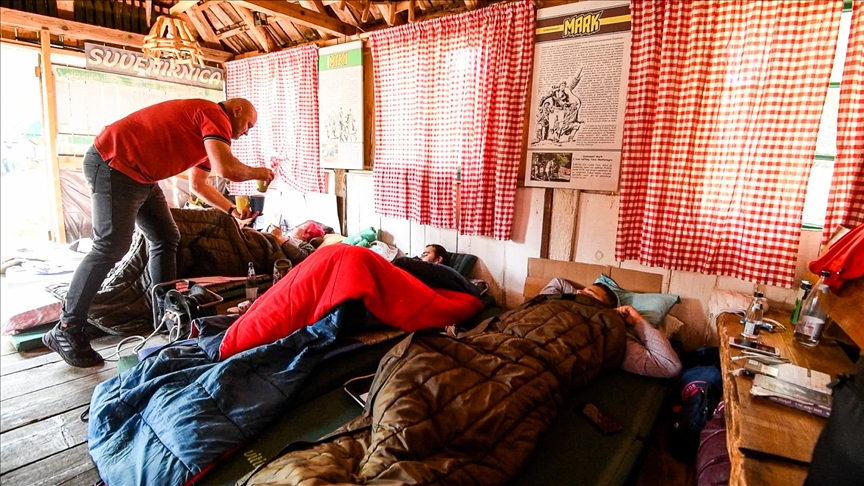 Crna Gora: Takmičenje u izležavanju ušlo u 46. dan, troje najupornijih leži preko hiljadu sati