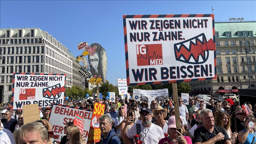 German doctors shut doors to protest government, insufficient funds
