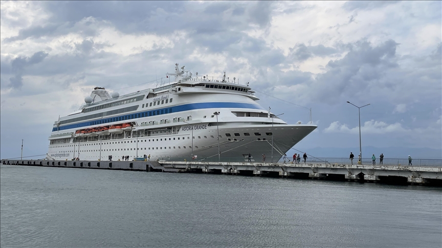 В черноморский турецкий порт Синоп прибыло круизное судно из Сочи