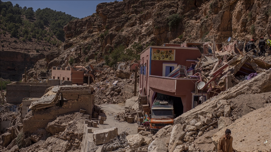 رشيدة المغربية.. ذهب الزلزال بوالديها فتمسكت بالذكريات (قصة إنسانية)