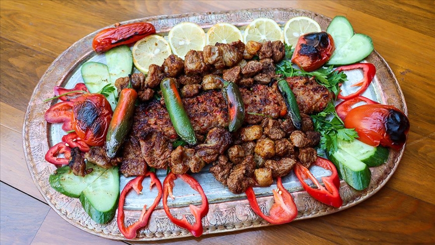 Adanalı kebapçılar Lezzet Festivali'nde hem göze hem damağa hitap edecek