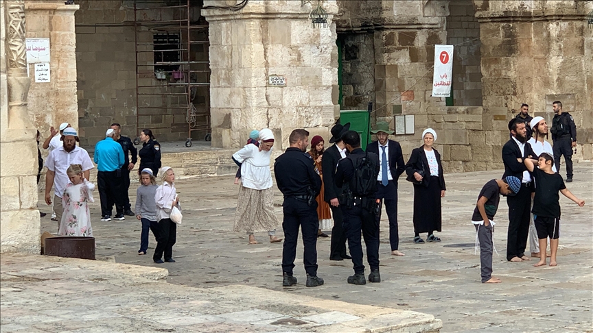 Decenas de colonos irrumpen en el complejo de la mezquita Al-Aqsa el cuarto día de la festividad judía de Sucot
