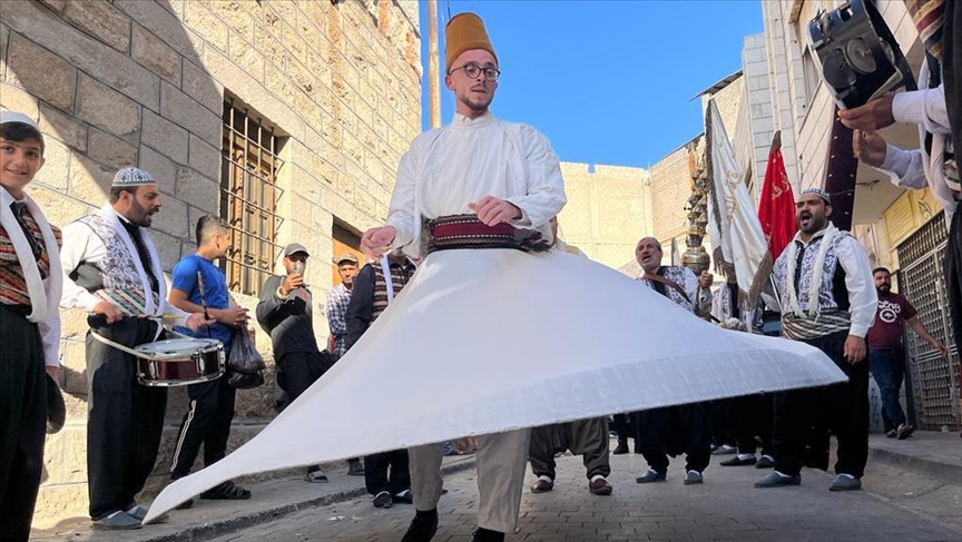 "العراضة".. استعراض غنائي سوري يمتزج بعادات الأردن (تقرير)