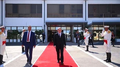 رئيس الحكومة التونسية يبدأ زيارة للجزائر