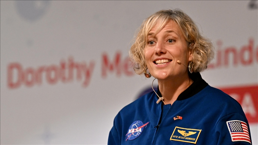 Retired NASA astronaut inspires youth with space exploration advice in Ankara