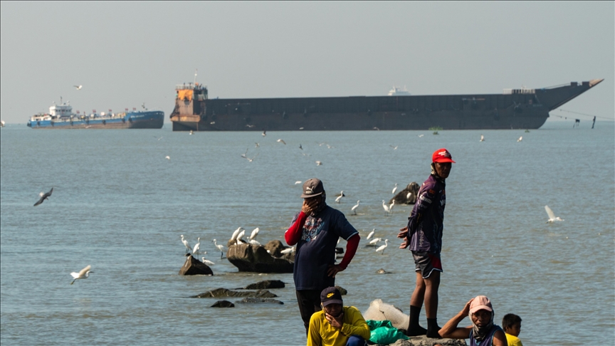 Philippines investigates collision in South China Sea after death of 3 fishermen