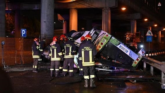 إيطاليا.. مصرع 21 جراء سقوط حافلة من على جسر بالبندقية