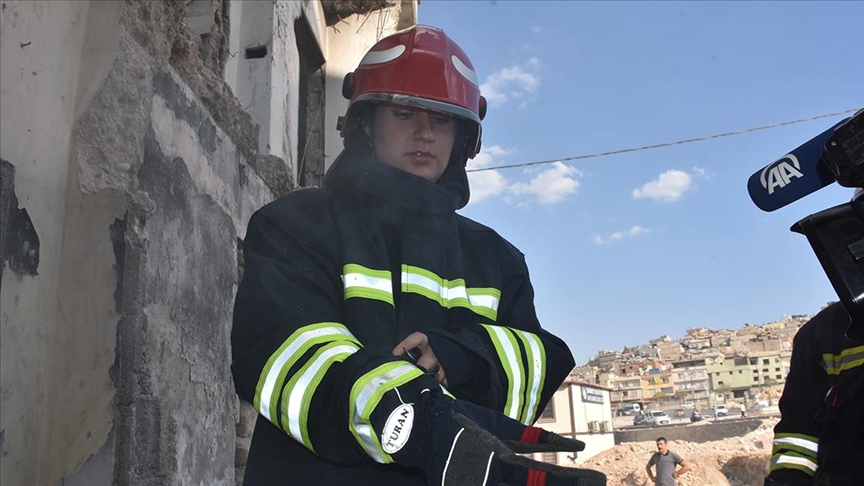 Gaziantep'in kadın itfaiyecisi her an göreve hazır