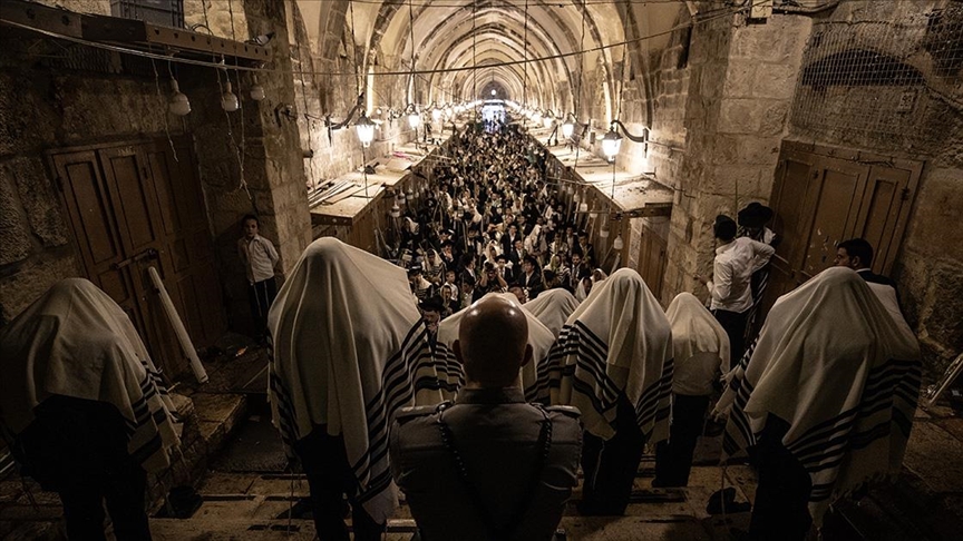 Fanatik Yahudilerin Mescid-i Aksa baskınları sürüyor