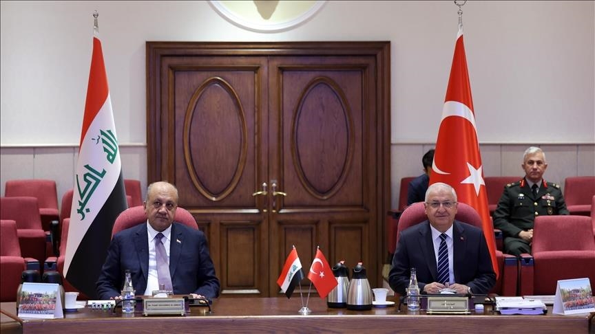 وزيرا دفاع تركيا والعراق يبحثان التعاون العسكري