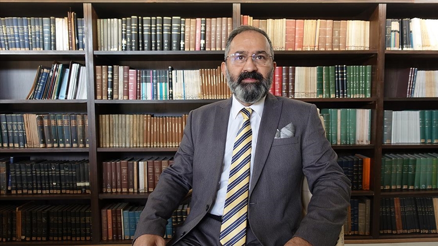 "Türk Halk Edebiyatı" sahaya ilgi duyan araştırmacılar için kaynak eser özelliği taşıyor