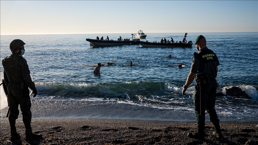 Spain's Canary Islands see nearly 900 migrant arrivals in 1 day