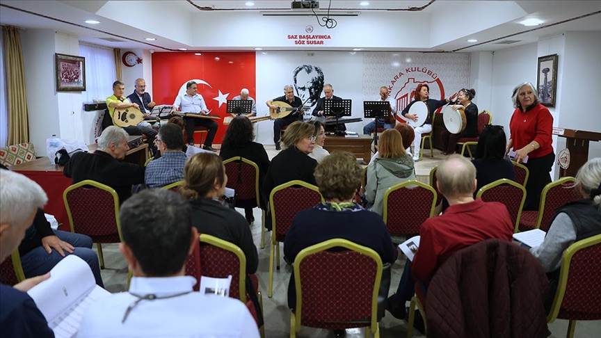 Sanatçı Tahir Aydoğdu, Cumhuriyet'in 100. yılında 100 kişiyle Atatürk'ün sevdiği şarkıları seslendirecek 